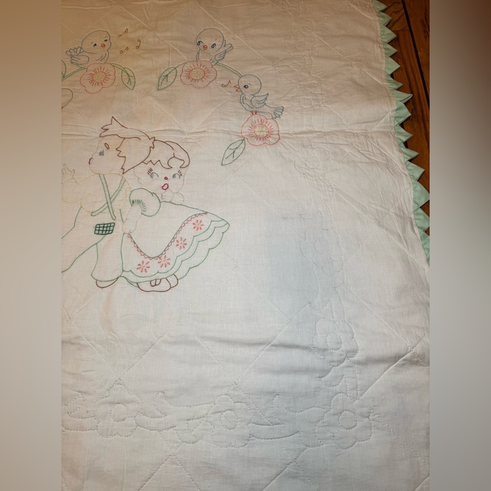 Child/Baby Charming White and Green Embroidered Quilt - Picture 5 of 11
